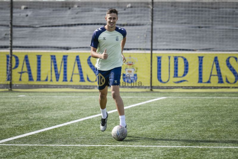 Fotos: Las Palmas C prepara un partido en rojo de su calendario
