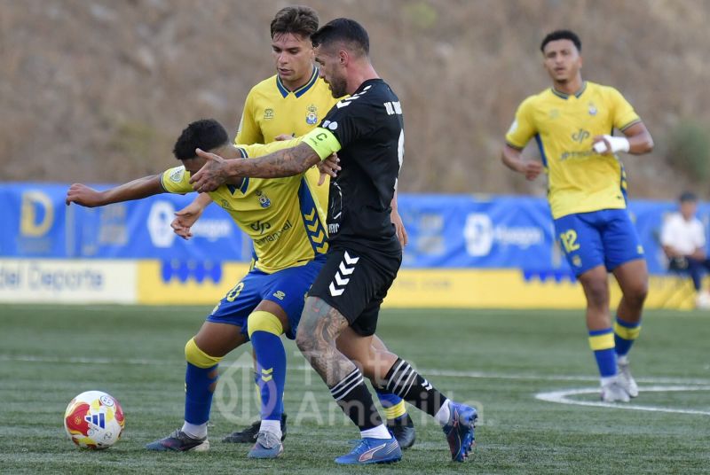 0-2: El Tamaraceite completa su majo y limpio en la III Copa Ruiz Caballero