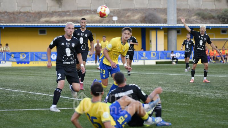0-2: El Tamaraceite completa su majo y limpio en la III Copa Ruiz Caballero