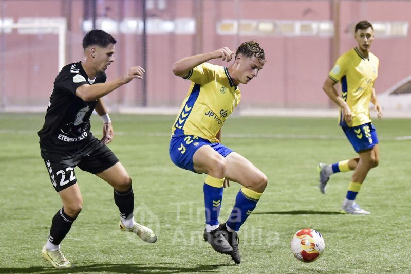 0-2: El Tamaraceite completa su majo y limpio en la III Copa Ruiz Caballero