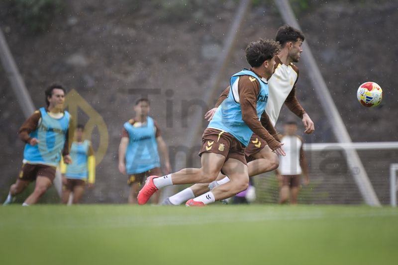 Fotos: Las Palmas Atlético prepara en Barranco Seco su visita al Conquense