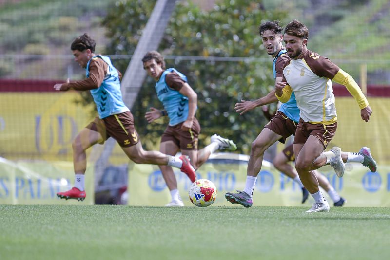 Fotos: Las Palmas Atlético prepara en Barranco Seco su visita al Conquense