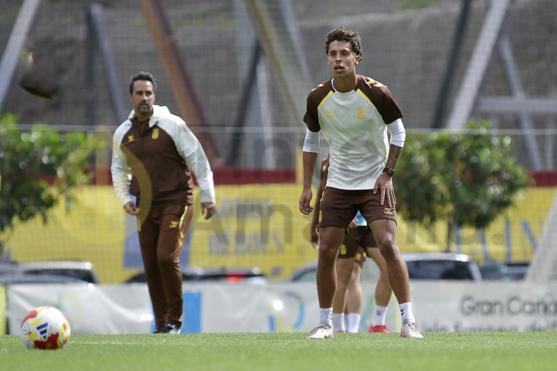 Fotos: Las Palmas Atlético prepara en Barranco Seco su visita al Conquense