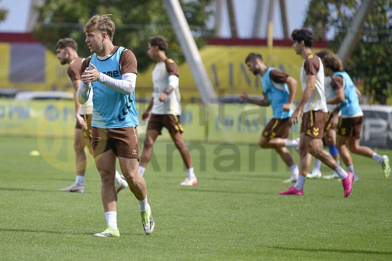 Fotos: Las Palmas Atlético prepara en Barranco Seco su visita al Conquense