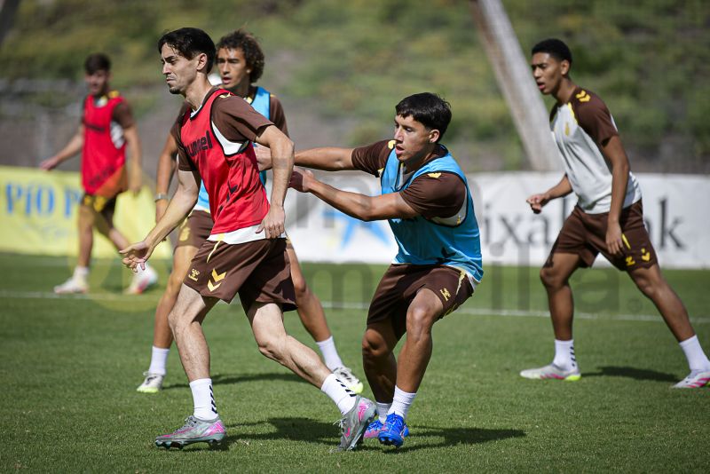 Fotos: Las Palmas Atlético prepara en Barranco Seco su visita al Conquense