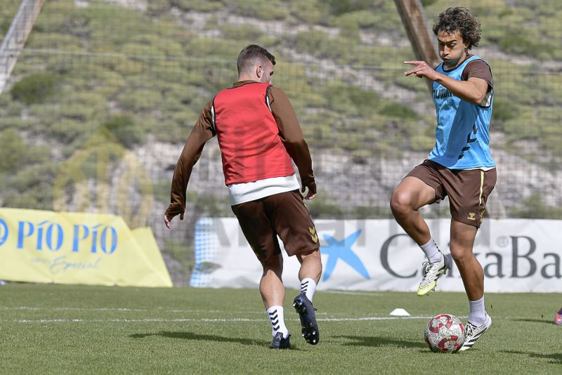 Fotos: Las Palmas Atlético prepara en Barranco Seco su visita al Conquense