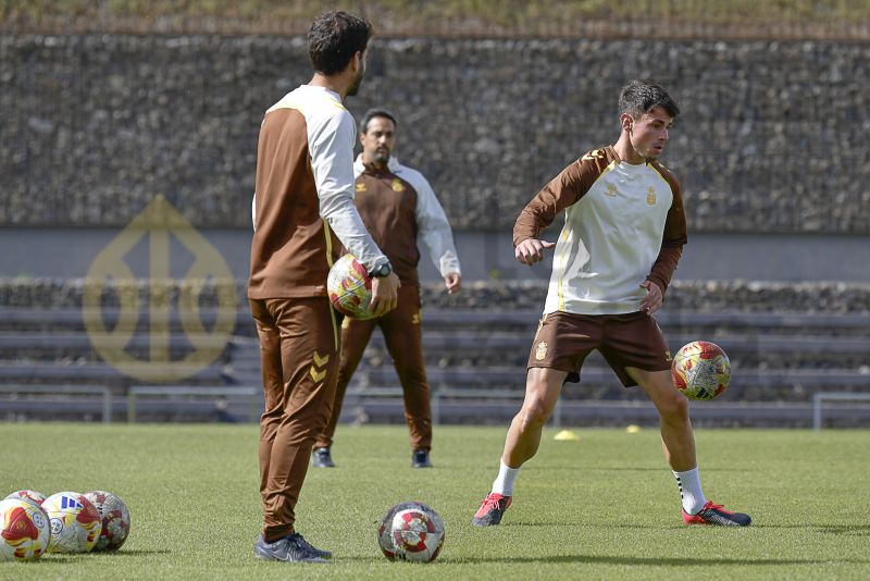 Fotos: Las Palmas Atlético prepara en Barranco Seco su visita al Conquense
