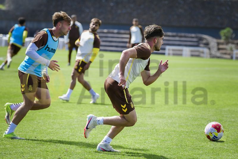 Fotos: Las Palmas Atlético prepara en Barranco Seco su visita al Conquense