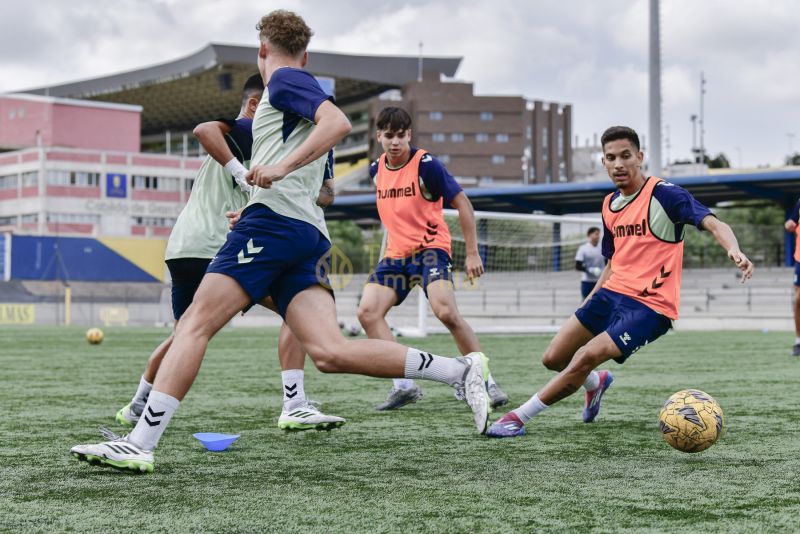 Fotos: Las Palmas C prepara el partido antes de su parón