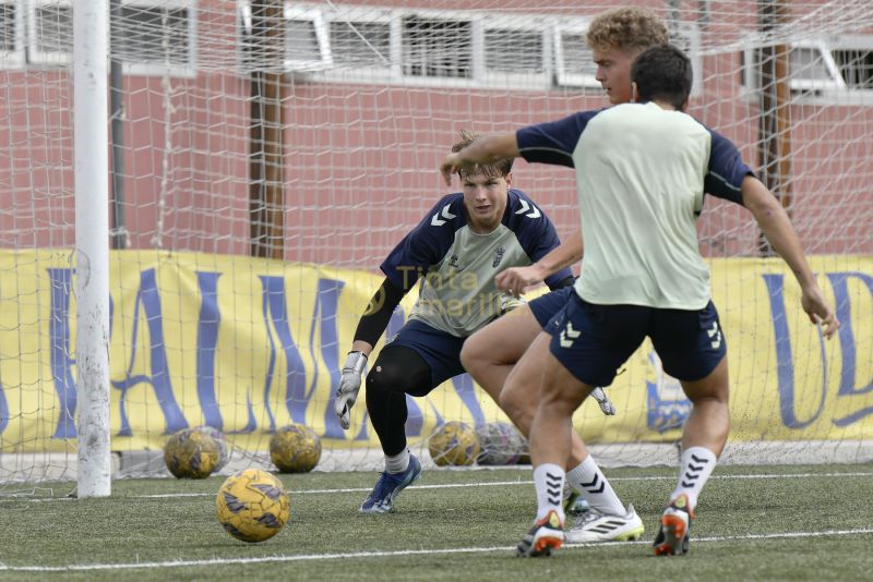 Fotos: Las Palmas C prepara el partido antes de su parón