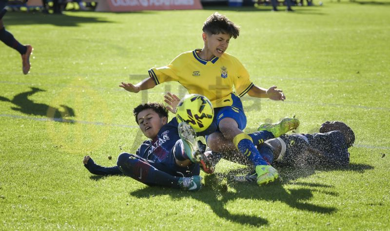 Fotos: El Infantil Fundación de la UD compite con clubes colosos de Europa