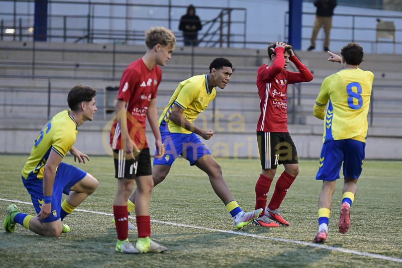 Fotos: El juvenil B de la UD Las Palmas logra su vigésima victoria