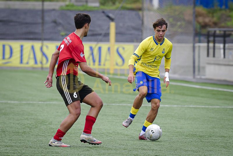 Fotos: El juvenil B de la UD Las Palmas logra su vigésima victoria