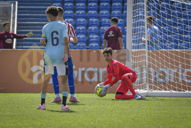 Fotos: La UD termina la fase previa con un meritorio empate ante el Atlético