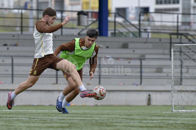 Fotos: Las Palmas Atlético planifica cómo sorprender al líder del grupo