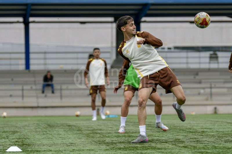 Fotos: Las Palmas Atlético planifica cómo sorprender al líder del grupo