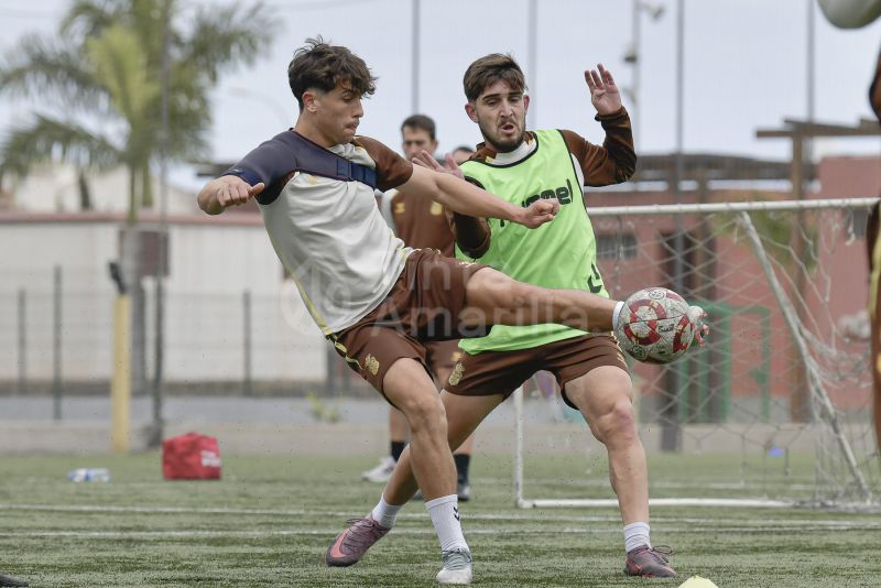 Fotos: Las Palmas Atlético planifica cómo sorprender al líder del grupo