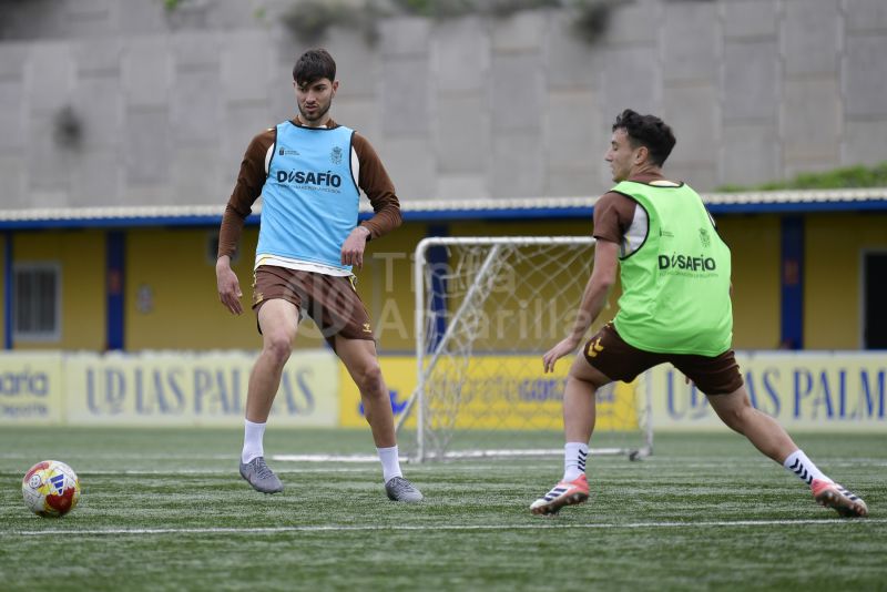 Fotos: Las Palmas Atlético planifica cómo sorprender al líder del grupo