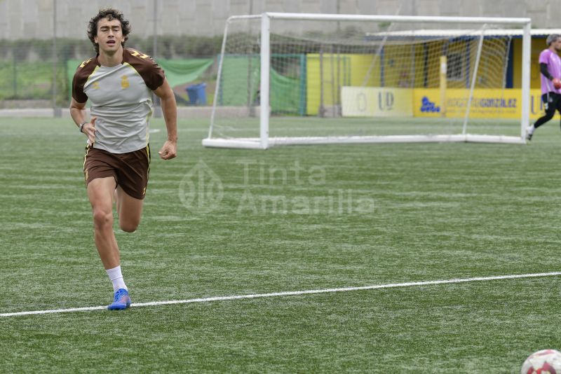 Fotos: Las Palmas Atlético planifica cómo sorprender al líder del grupo