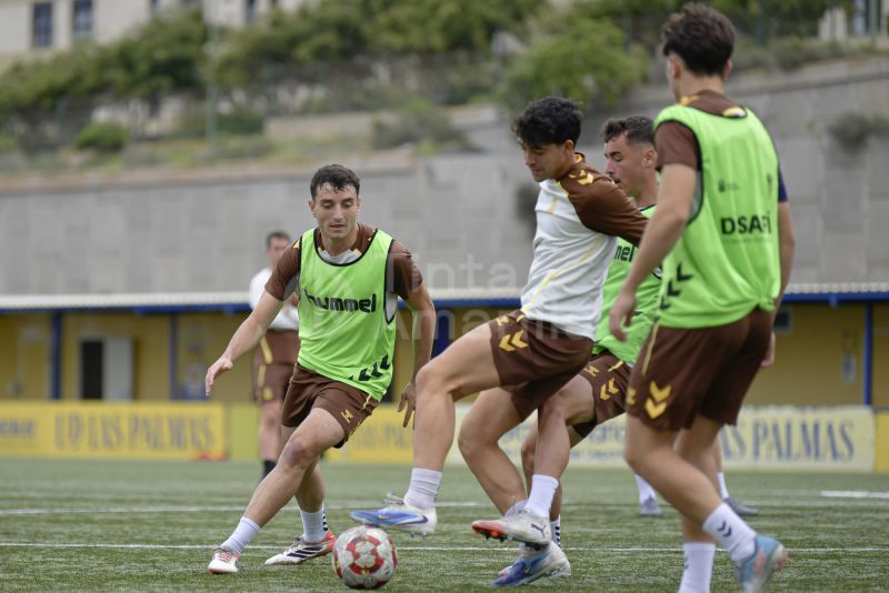 Fotos: Las Palmas Atlético planifica cómo sorprender al líder del grupo