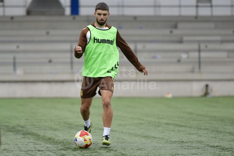 Fotos: Las Palmas Atlético planifica cómo sorprender al líder del grupo