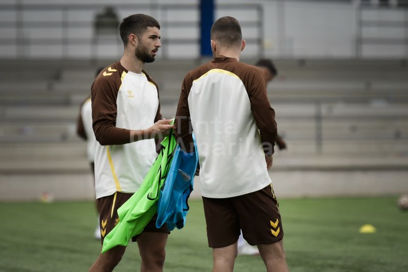 Fotos: Las Palmas Atlético planifica cómo sorprender al líder del grupo
