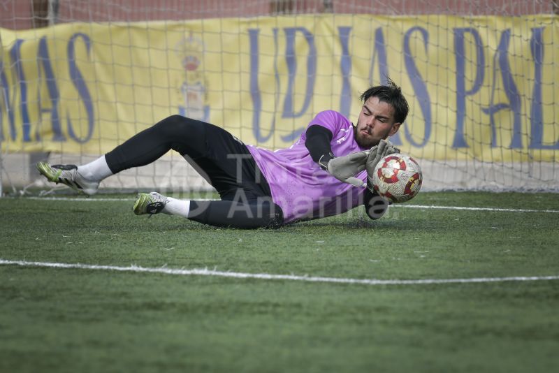 Fotos: El filial pone su periscopio en un rival con el que no se ha cruzado