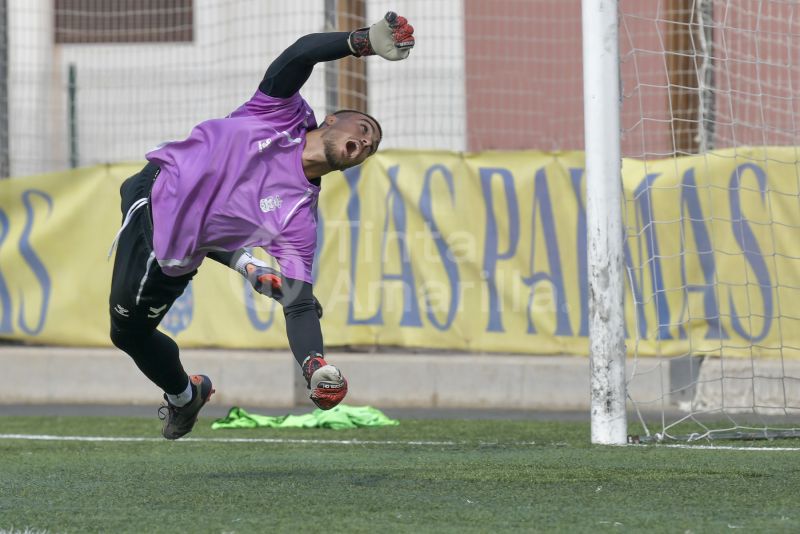 Fotos: El filial pone su periscopio en un rival con el que no se ha cruzado