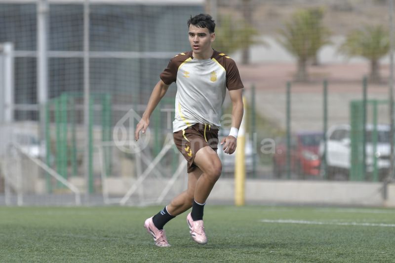 Fotos: El filial pone su periscopio en un rival con el que no se ha cruzado