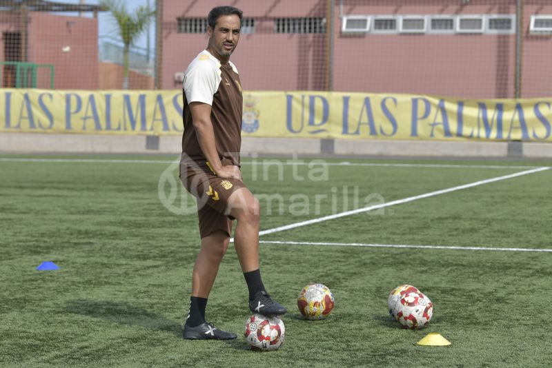 "El debut de Carlos Navarro reafirma su calidad como central de futuro"