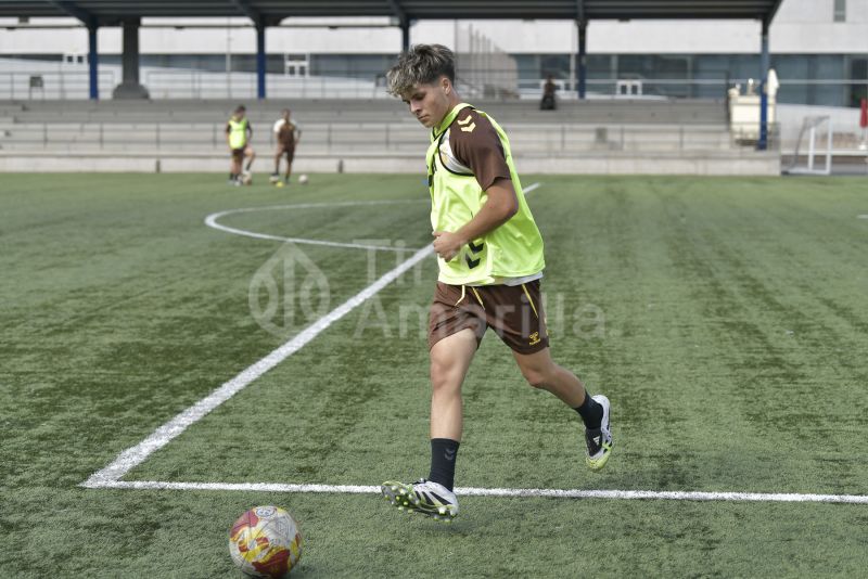 Fotos: El filial pone su periscopio en un rival con el que no se ha cruzado