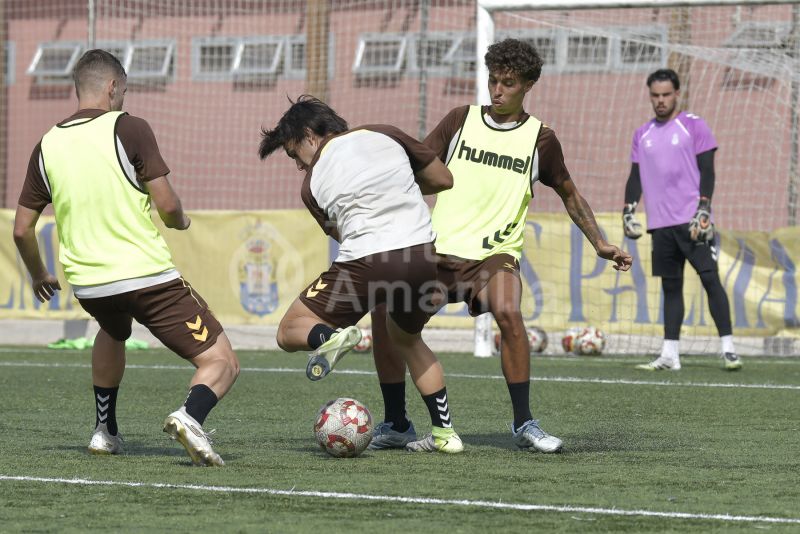 Fotos: El filial pone su periscopio en un rival con el que no se ha cruzado