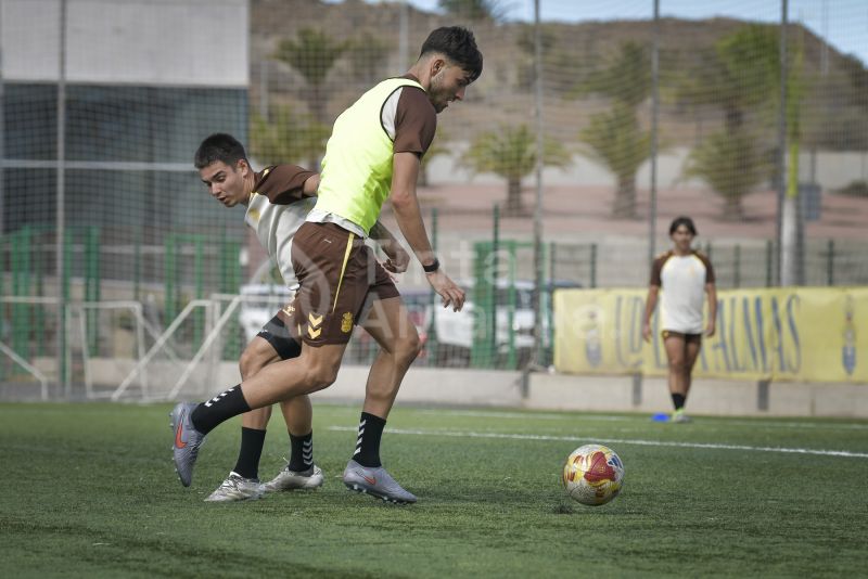 Fotos: El filial pone su periscopio en un rival con el que no se ha cruzado