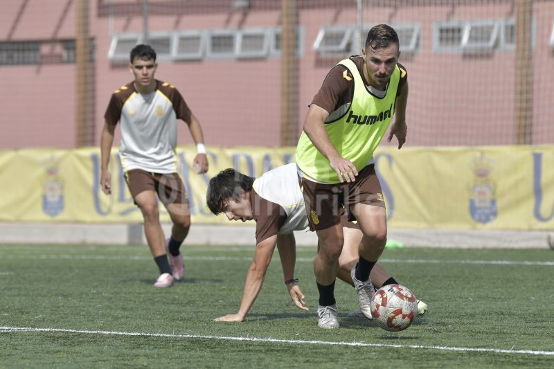 Fotos: El filial pone su periscopio en un rival con el que no se ha cruzado