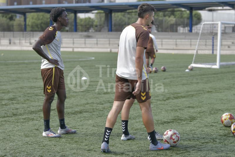 Fotos: El filial pone su periscopio en un rival con el que no se ha cruzado