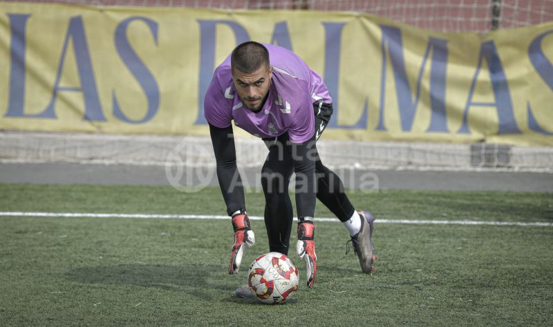Fotos: El filial pone su periscopio en un rival con el que no se ha cruzado
