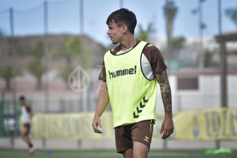 Fotos: El filial pone su periscopio en un rival con el que no se ha cruzado