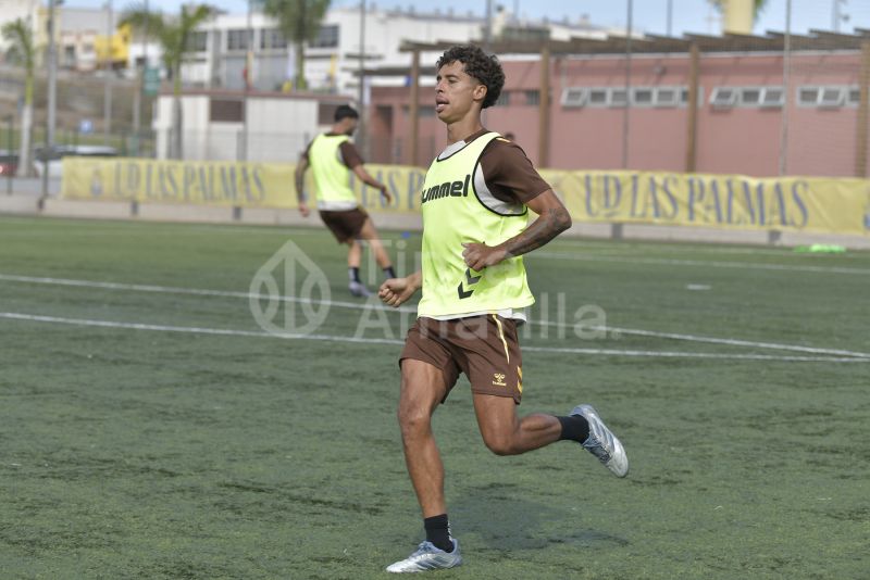 Fotos: El filial pone su periscopio en un rival con el que no se ha cruzado