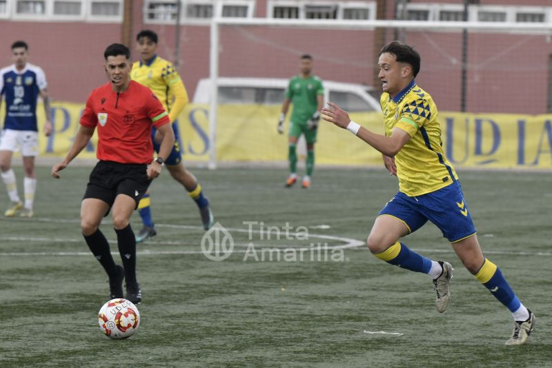 1-0: Carlos Navarro le da un zapatazo al San Fernando