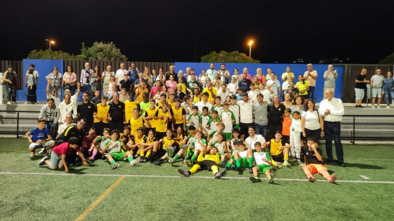 Villa y San Nicolás, como hermanos tras la final infantil de Primera