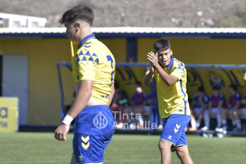 4-0: Las Palmas le responde al Oviedo con festival de fútbol y goles