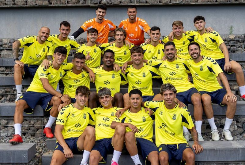La cantera pone rostro a la primera sesión de trabajo de la UD Las Palmas
