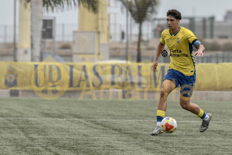 La UD hace bueno su liderato con triunfo ante el Arucas (0-2)