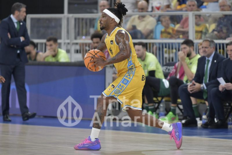 Albicy pone punto y final a 15 años de éxitos con la selección gala