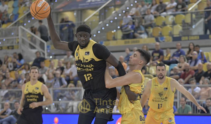 Alocén, de admirador desde niño de Marcelinho a rival en un derbi