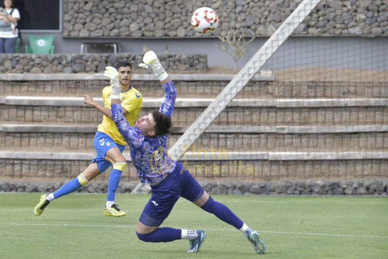 Las fotos del partido Las Palmas Atlético vs Norwich City