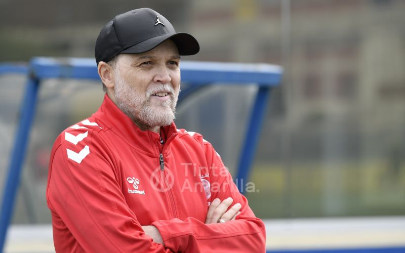 Ángel Sánchez no sigue en el banquillo del Estrella