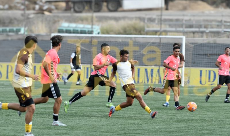 Refuerzos para el Valencia, Carlos Vicente, Diocou, Armiche Ortega va al despacho, ...