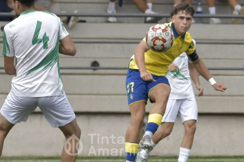 Arturo emula a Narciso y sus goles le colocan en el podio nacional juvenil