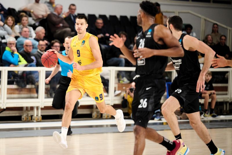 70-81: El Granca da un golpe de autoridad en su visita al Trento